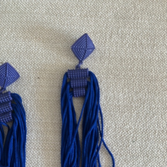 Royal blue fringe posts. - Picture 4 of 4